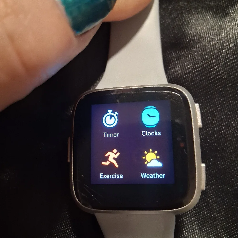 Fitbit Versa Health Tracker Smartwatch with Gray Band! No Charger.